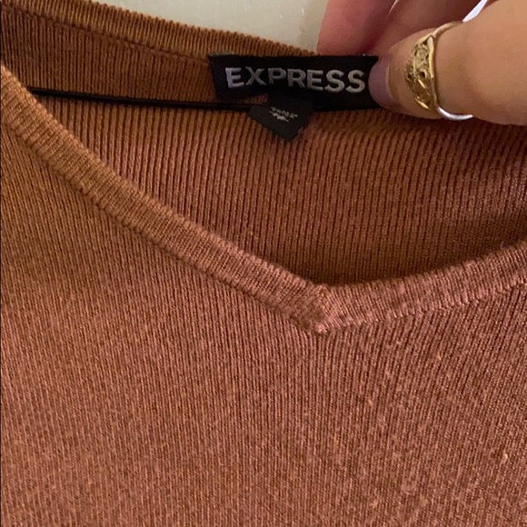 Express cropped v-neck off the shoulder sweater - Picture 3 of 5